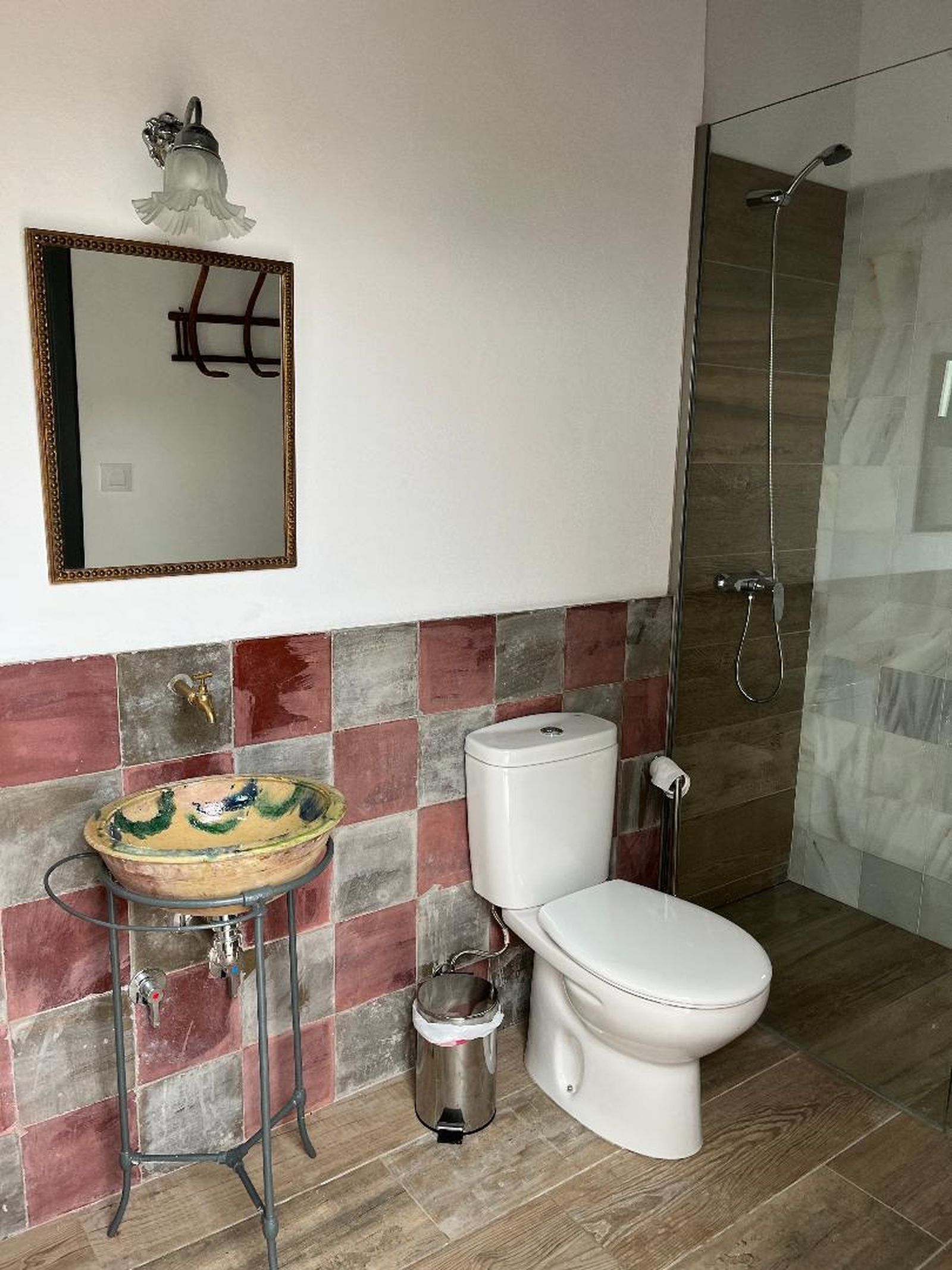 Las imágenes de un histórico cortijo en territorio de viñas y mostos