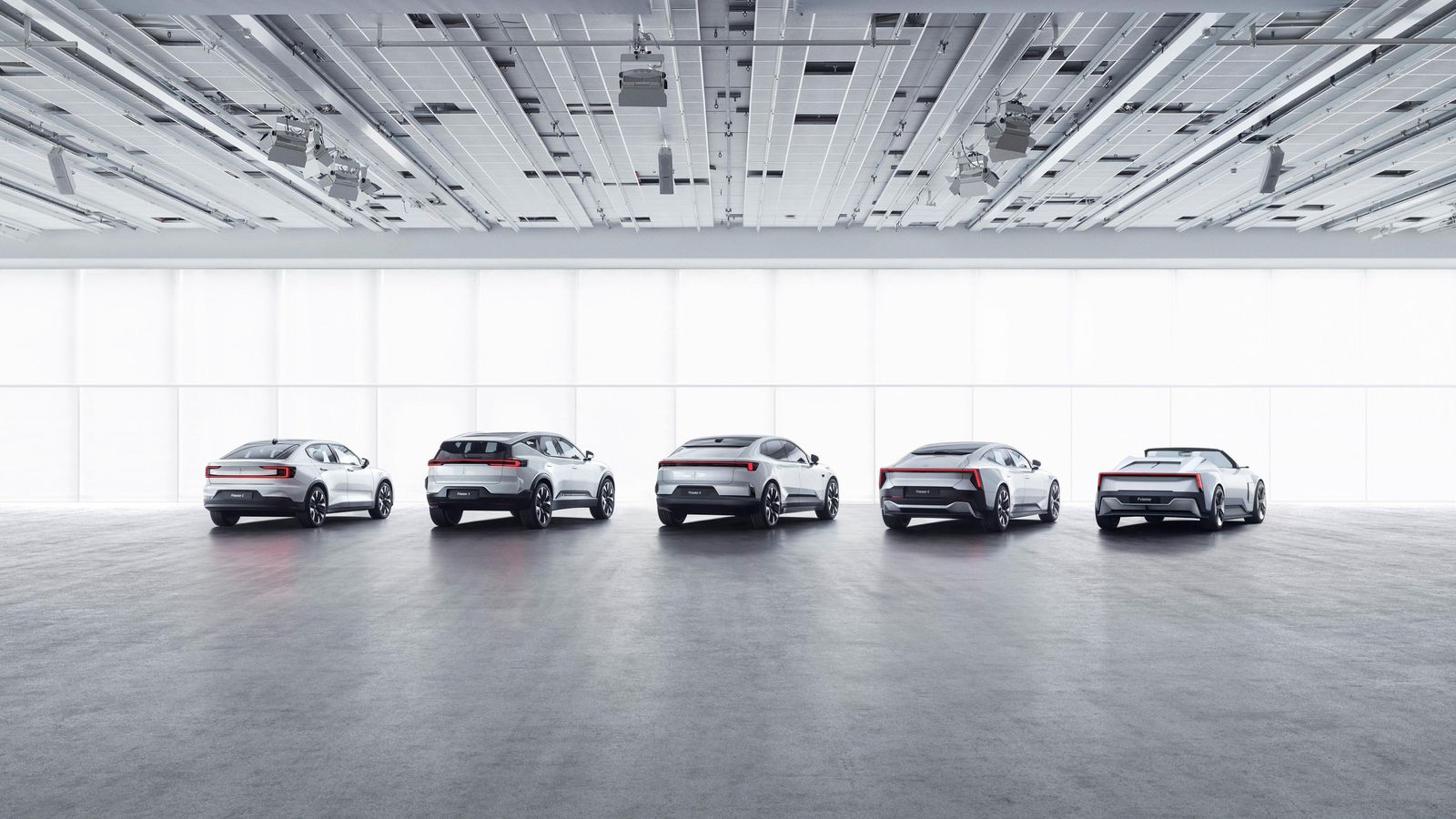 De aquí a 2026 la familia Polestar ya está totalmente configurada y, en algunos casos, como el del SUV, o el Polestar 4 con sus lanzamientos comerciales ya en marcha.