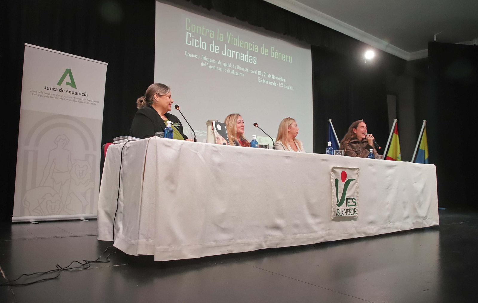 Fotos de la jornada contra la violencia de género en el IES Isla Verde de Algeciras