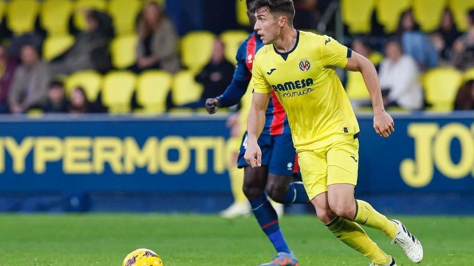 Alberto del Moral, durante un partido con el filial del Villarreal.