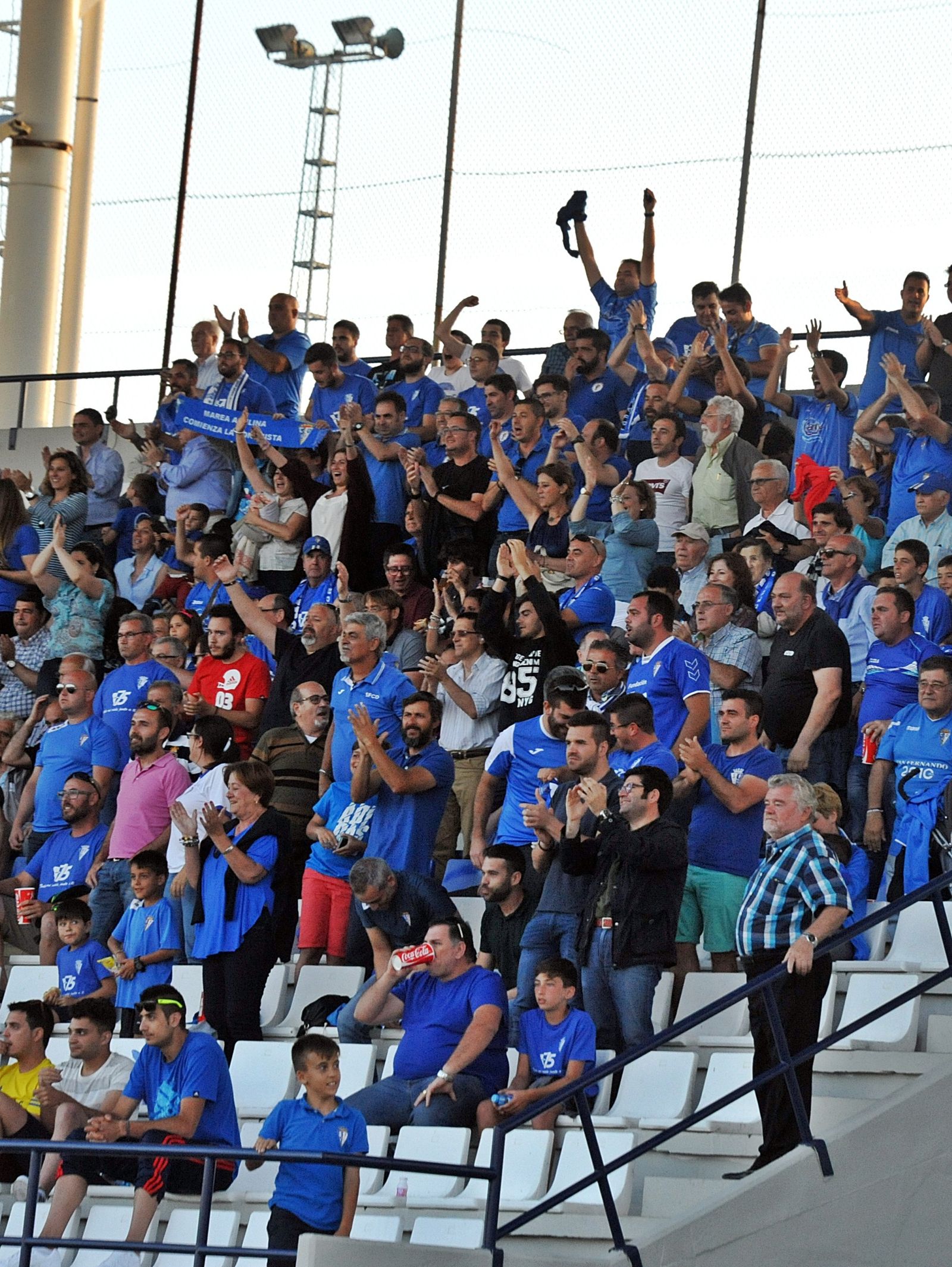 La directiva azulina pretende que las gradas del Iberoamericano tengan el colorido de sus mejores tardes.