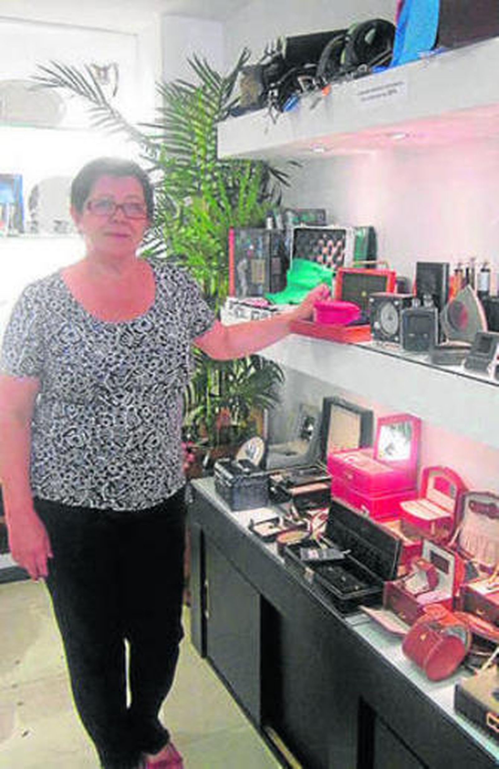 La dependienta de la tienda.