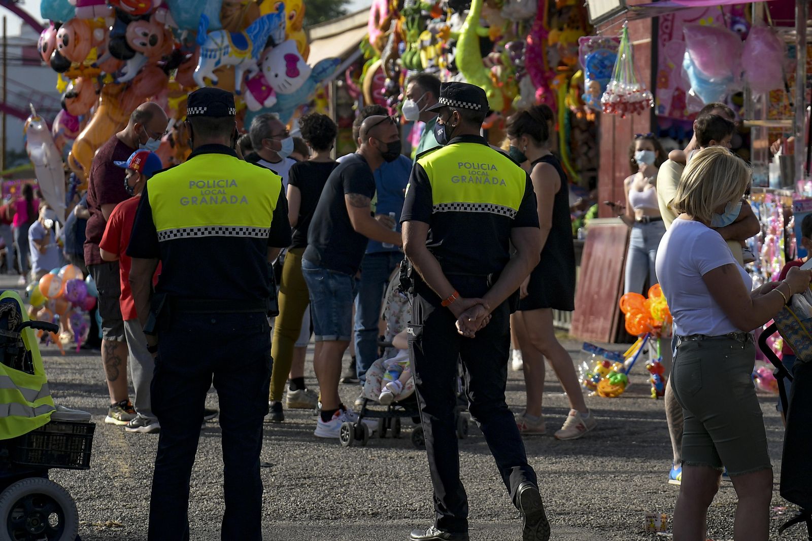 Atracciones de feria, columpios, niños y vida en el Corpus 2021