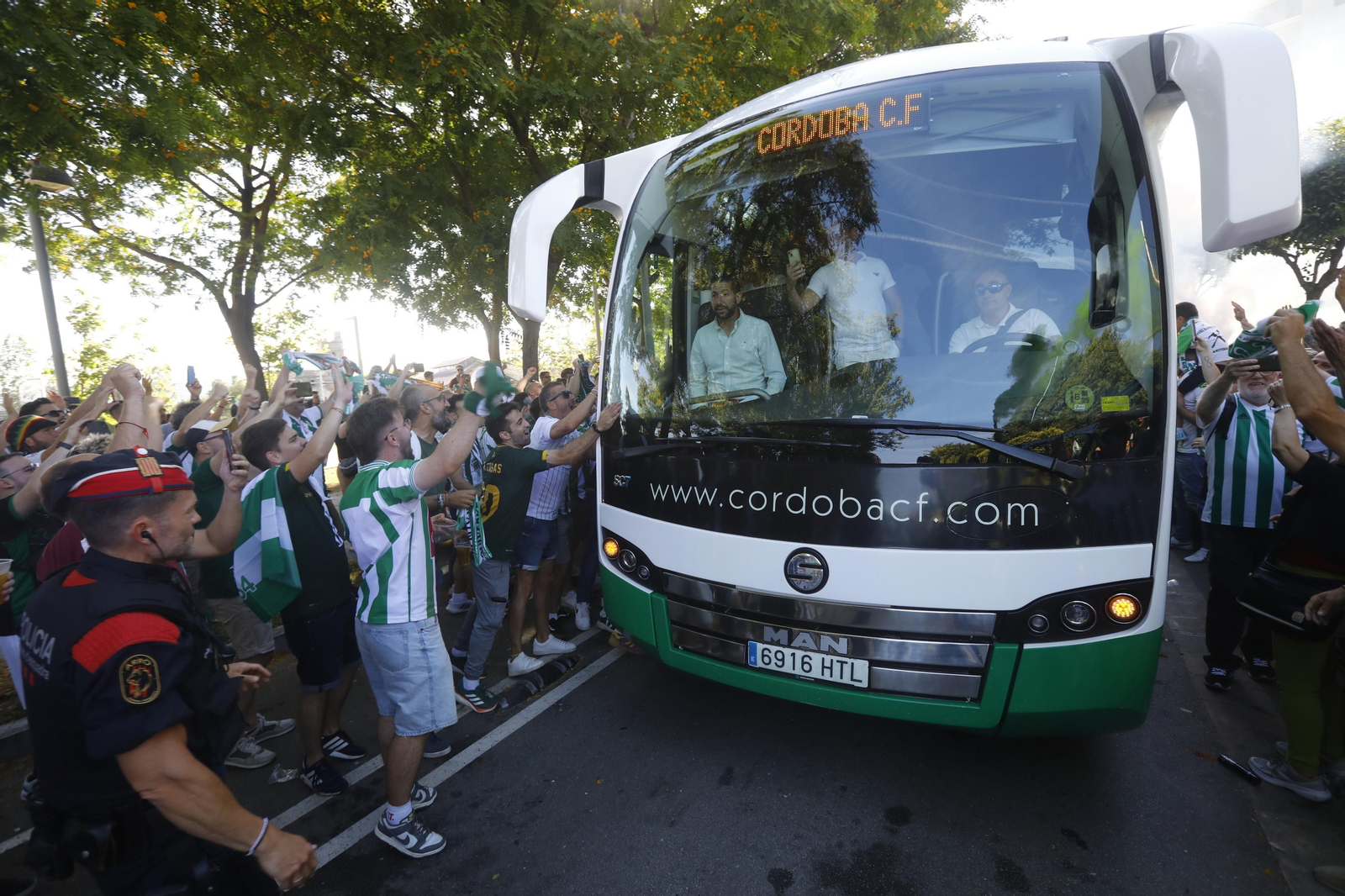 Las mejores fotos de la afición del Córdoba CF en la previa del partido ante el Barcelona Atlètic
