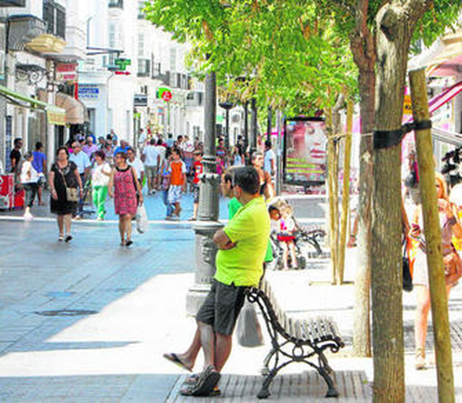 Vista de la céntrica calle La Plaza que se cerró a los vehículos hace unos tres años.