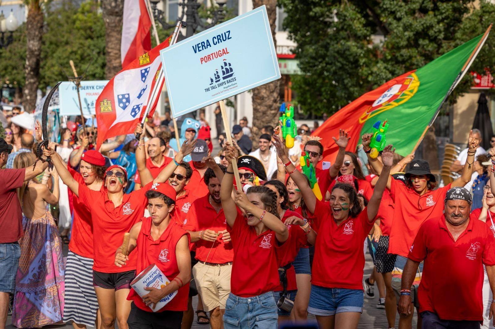 Las imágenes del desfile de tripulantes de la Gran Regata 2023 de Cádiz