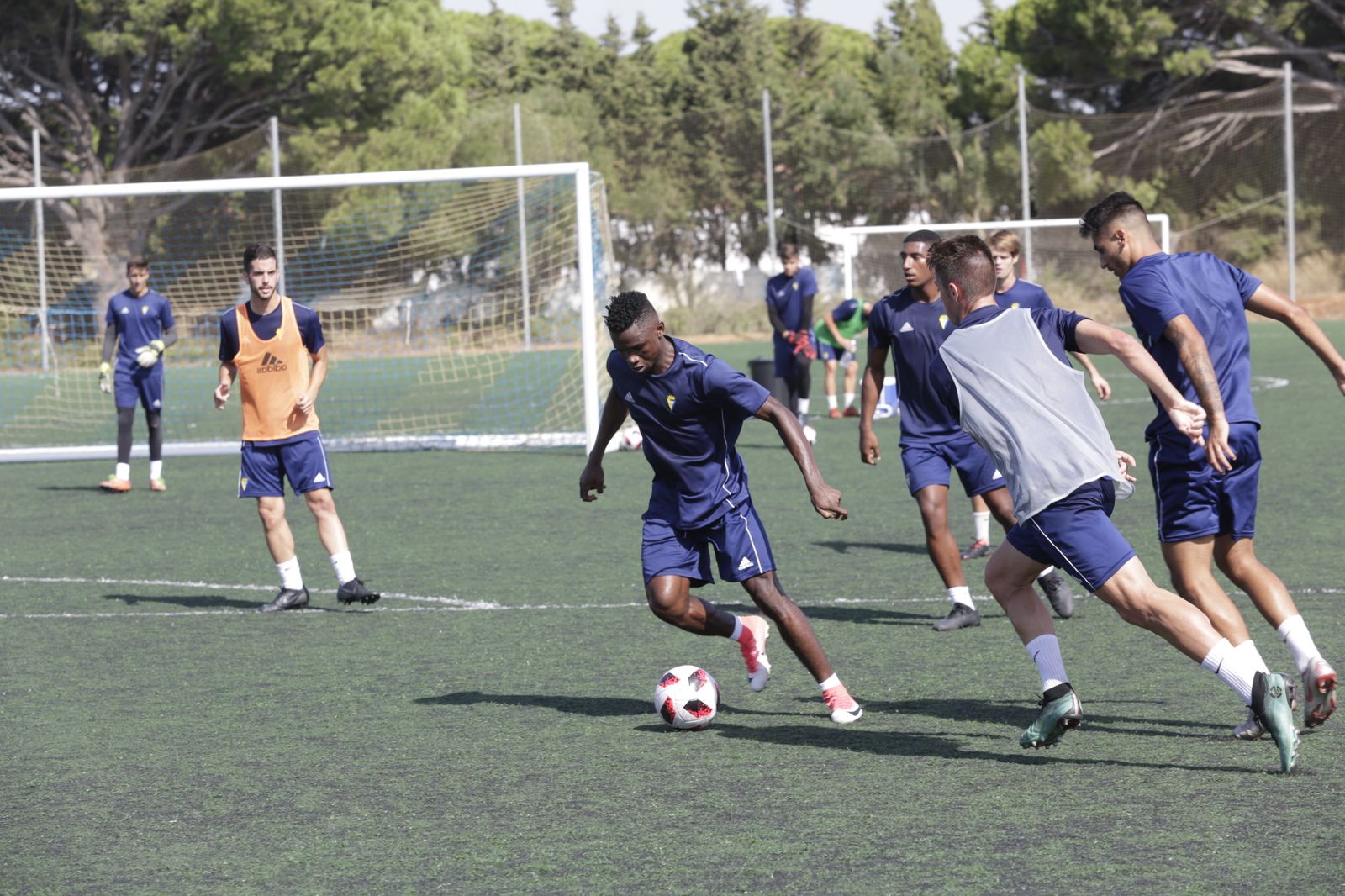 Peter regresa a la convocatoria tras cumplir sanción.