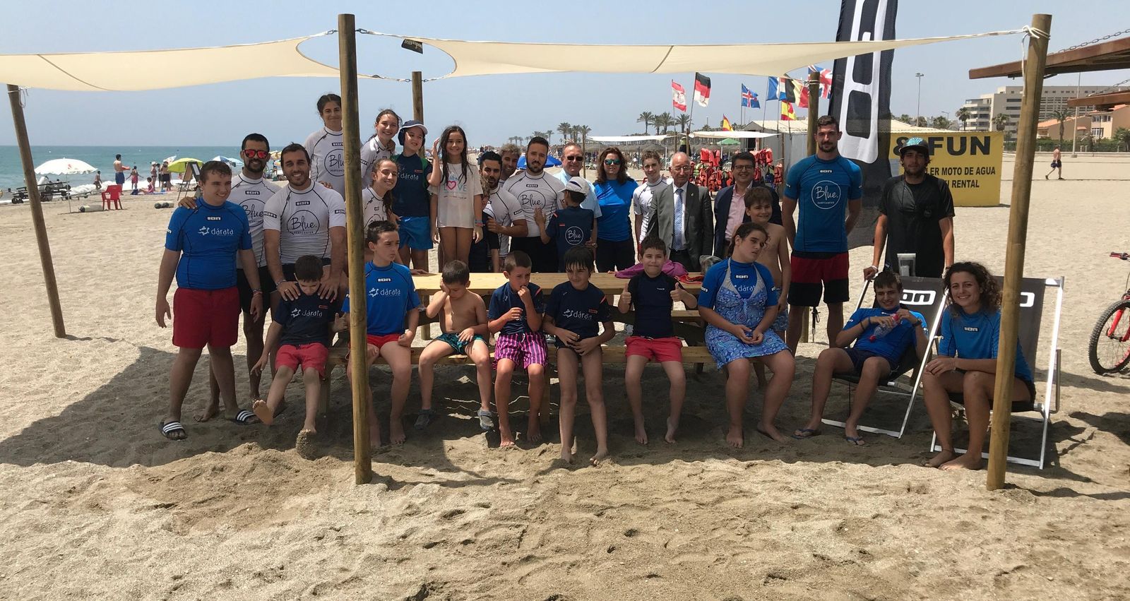 Foto de familia con los participantes en el campus veraniego de Dárata.