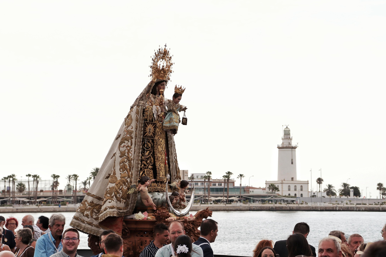 Embarque y procesión de la Virgen del Carmen del Perchel, en fotos