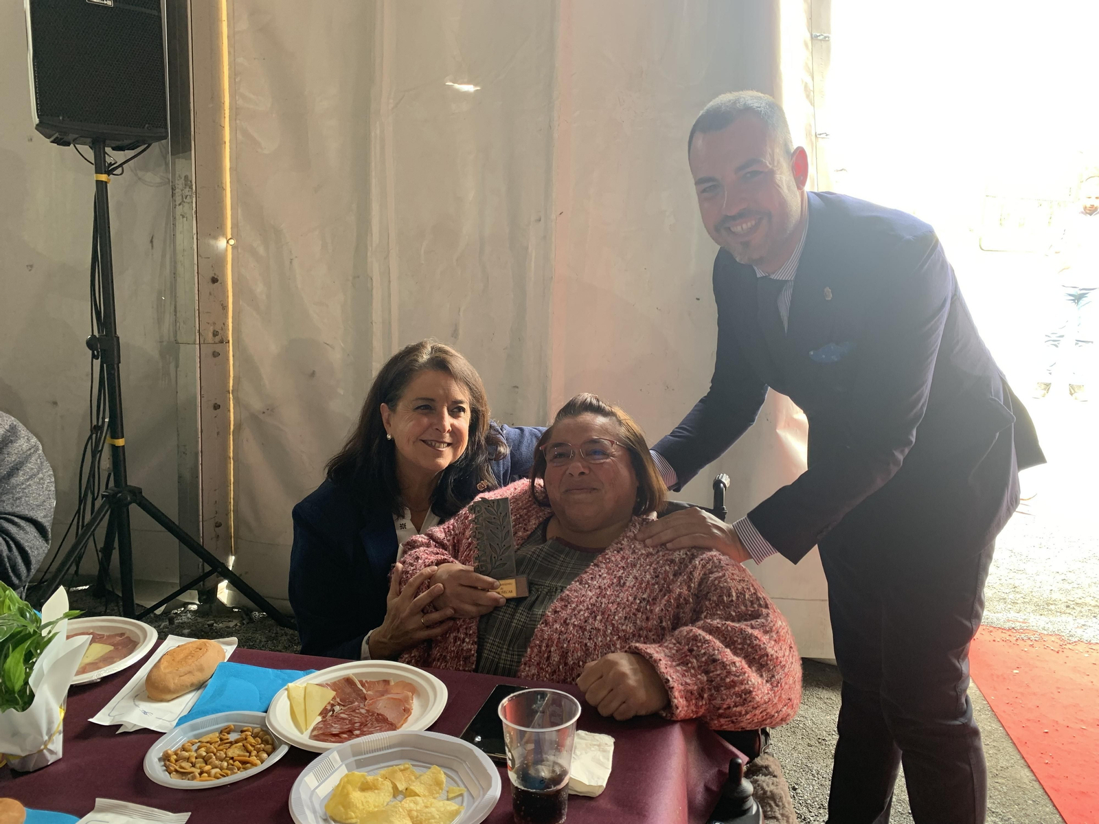 Así ha sido el homenaje de Almuñécar a los colectivos, profesionales y voluntarios en primera línea de la pandemia