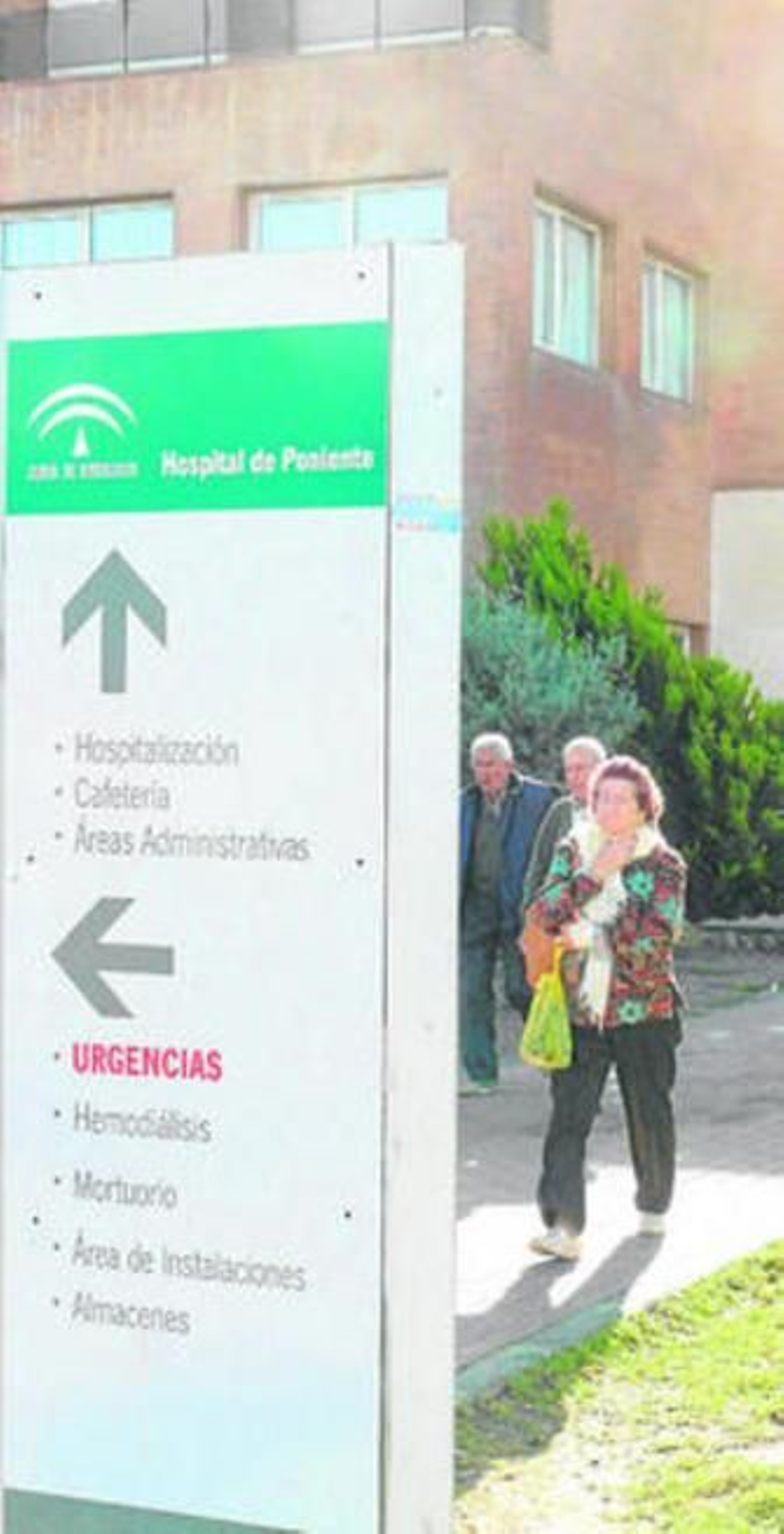 El acceso a las consultas del Hospital de Poniente.