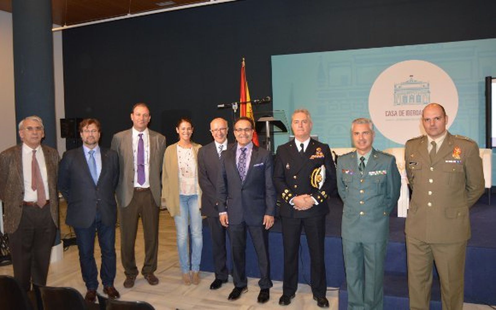 José Antonio López, José Sueiro, José Luis Gil, Irene Iglesias, José Antonio Girón, el premiado Alfredo Quiñones, Joaquín González, José Antonio Carvajal y Jesús Acevedo, durante la entrega del VII Premio de Cirugía Pedro Virgili.  Foto: Ignacio Casas de Ciria