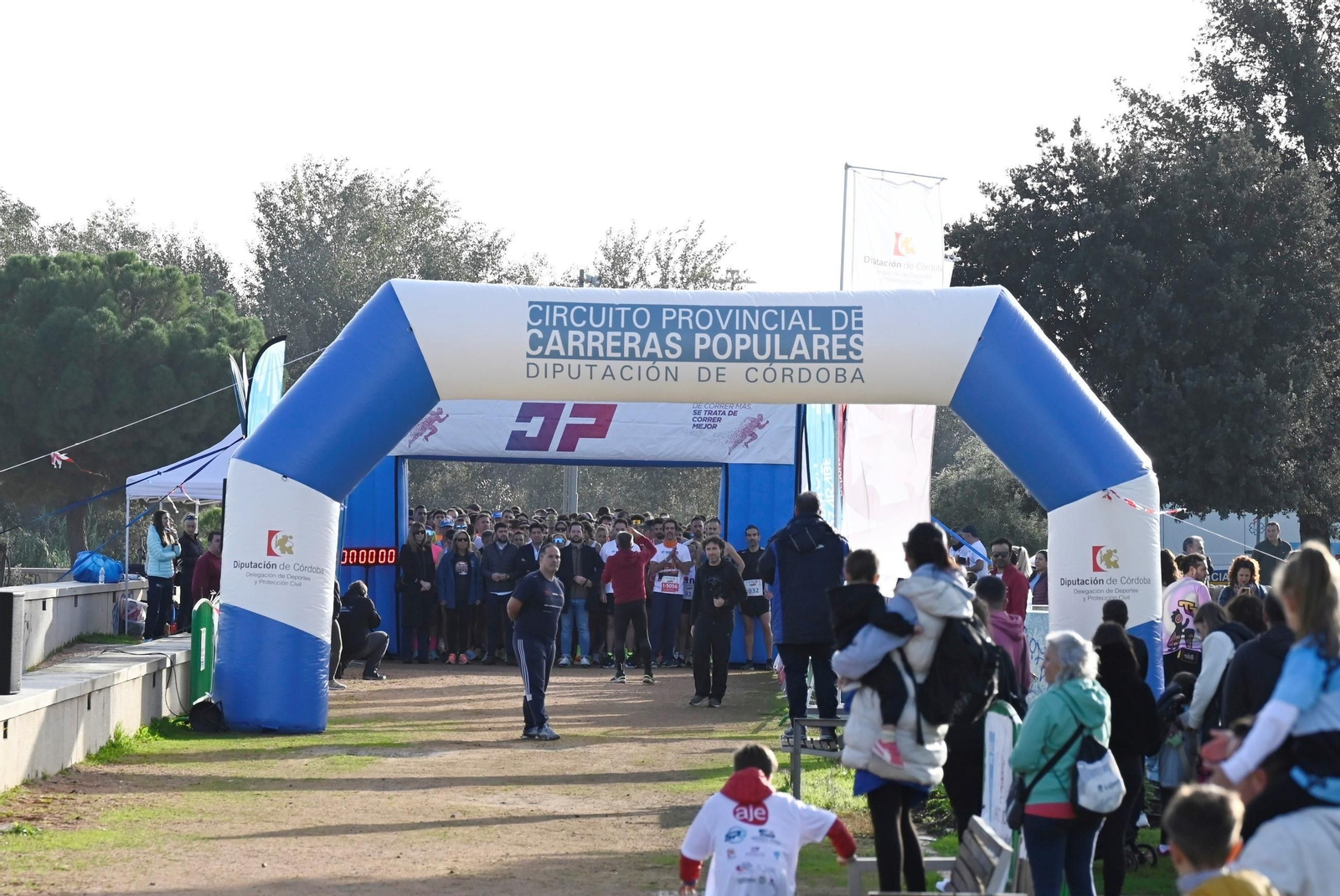 Las mejores fotos de la singular Carrera AJE Córdoba