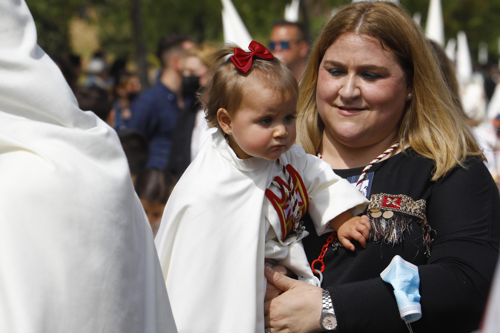 Lunes Santo en Córdoba: La procesión de la Merced, en imágenes
