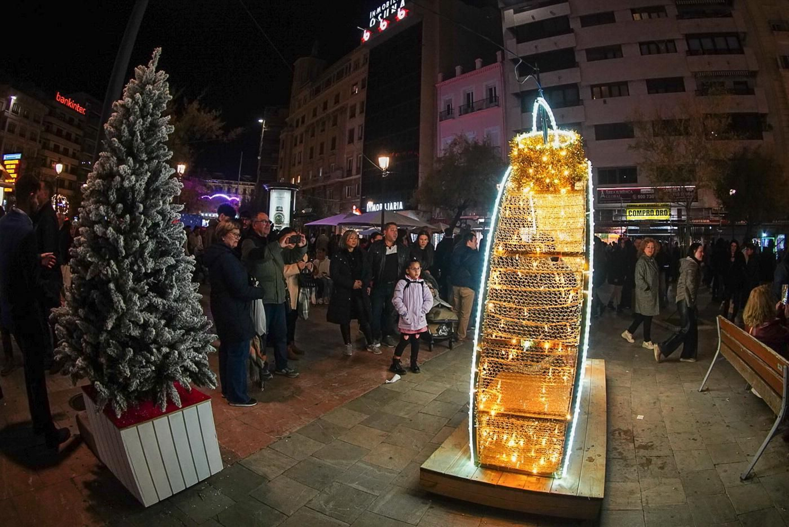 Fotos: así son las nuevas luces de Navidad de Granada