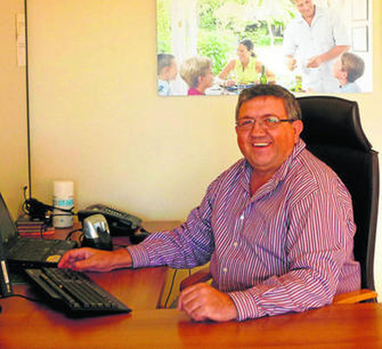 Juan Sastre en su oficina.