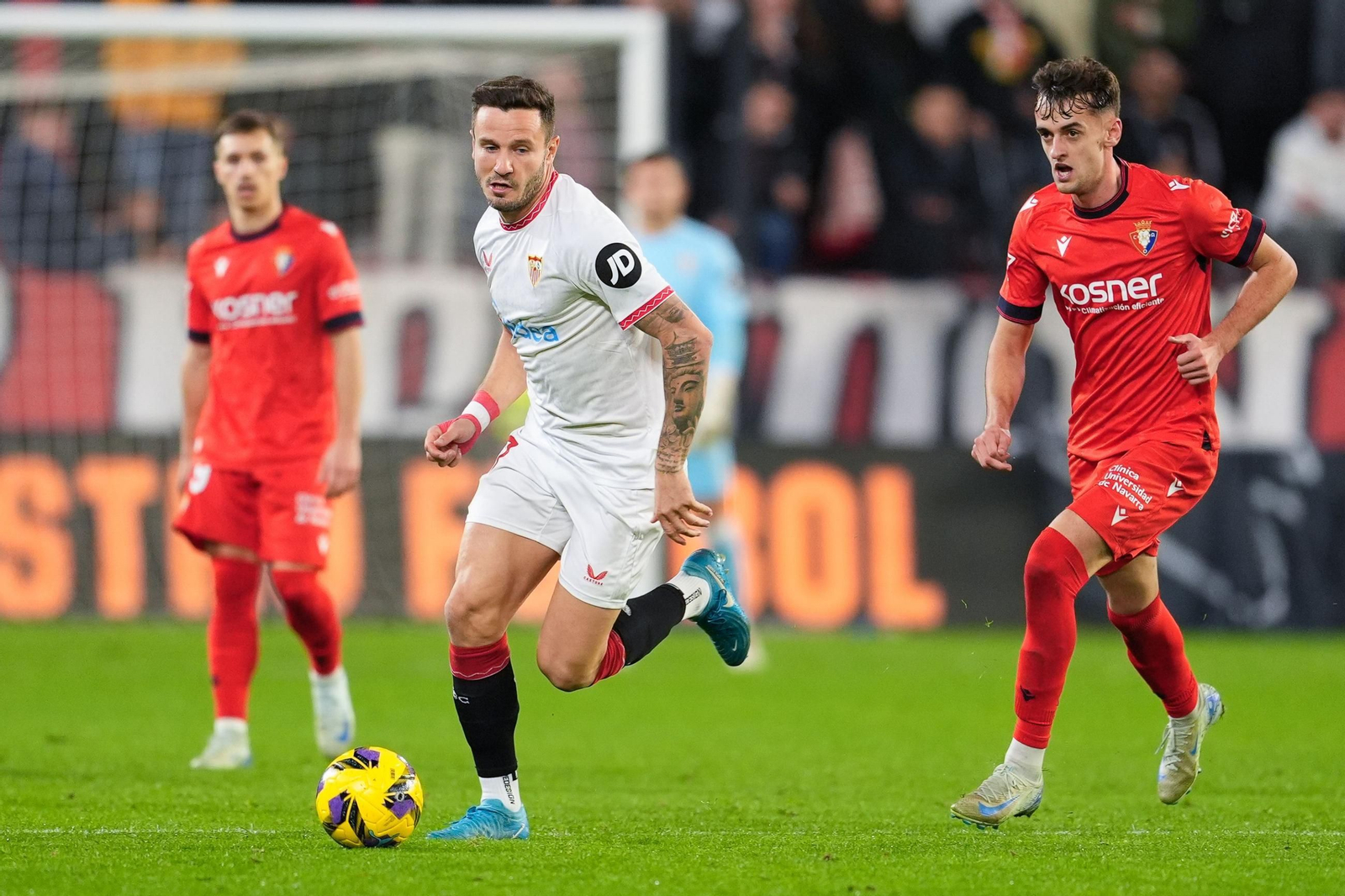 Las fotos del pobrísimo paso de Saúl Ñíguez por el Sevilla