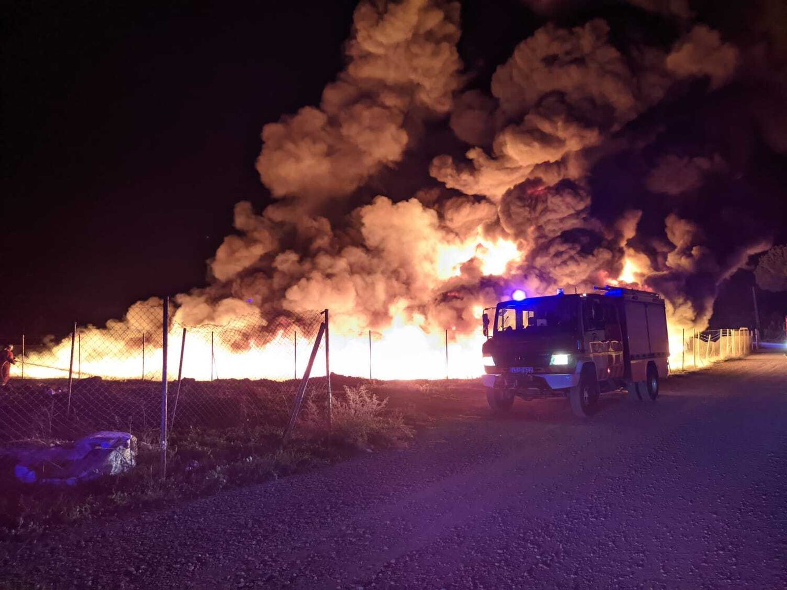 Imágenes del incendio en el Camino de la Romería de Cartaya