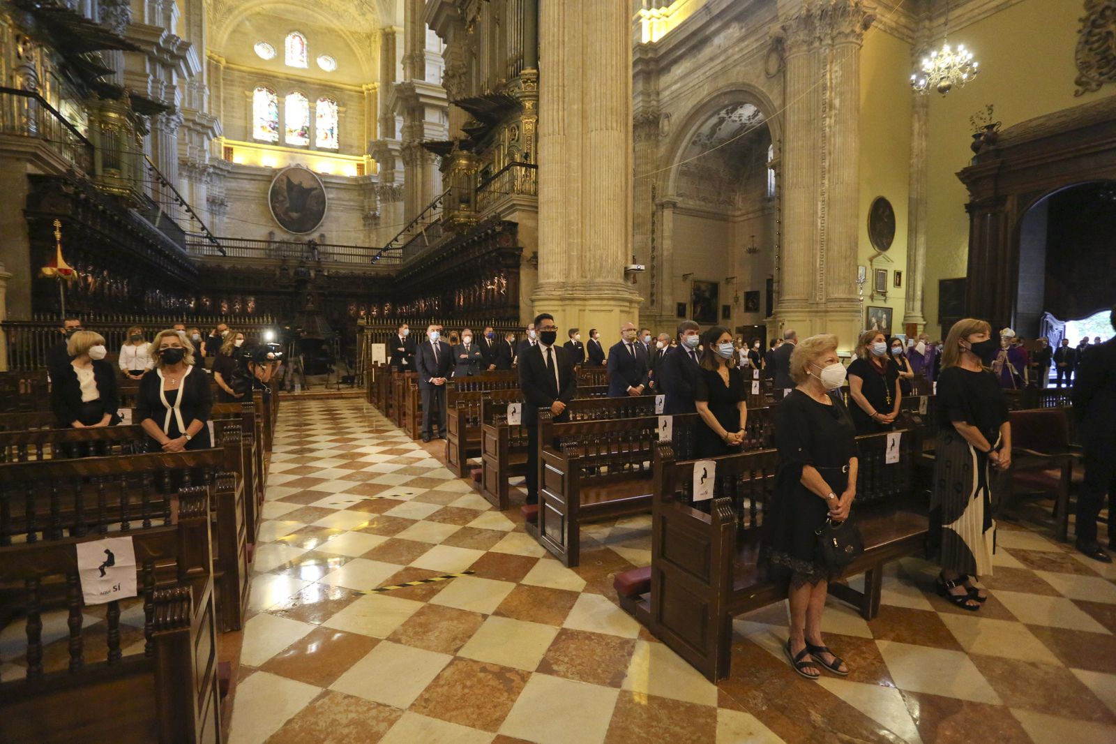 Las fotos del funeral en la Catedral de Málaga por los fallecidos con coronavirus.