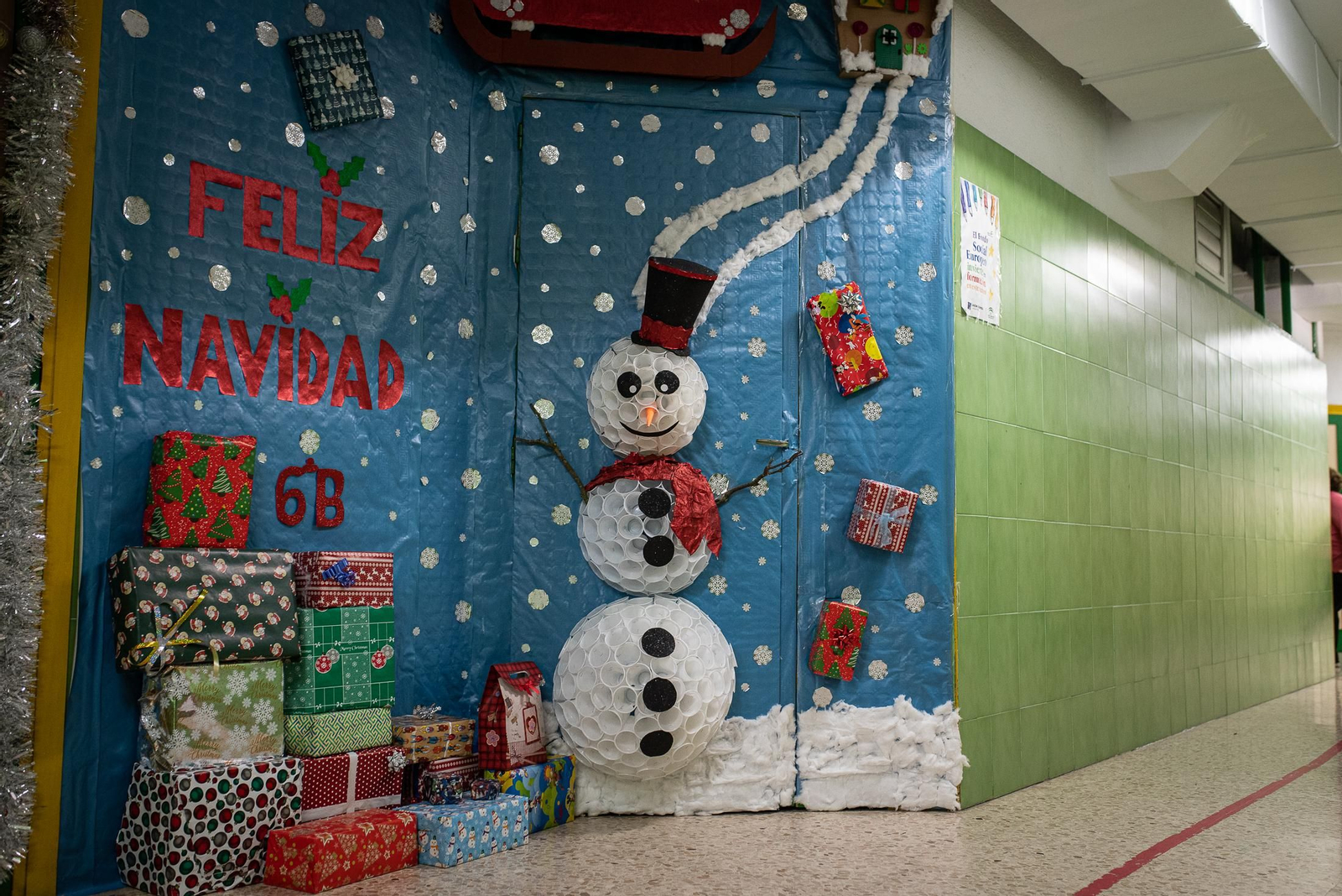 Imágenes de la decoración navideña del Colegio Tartessos