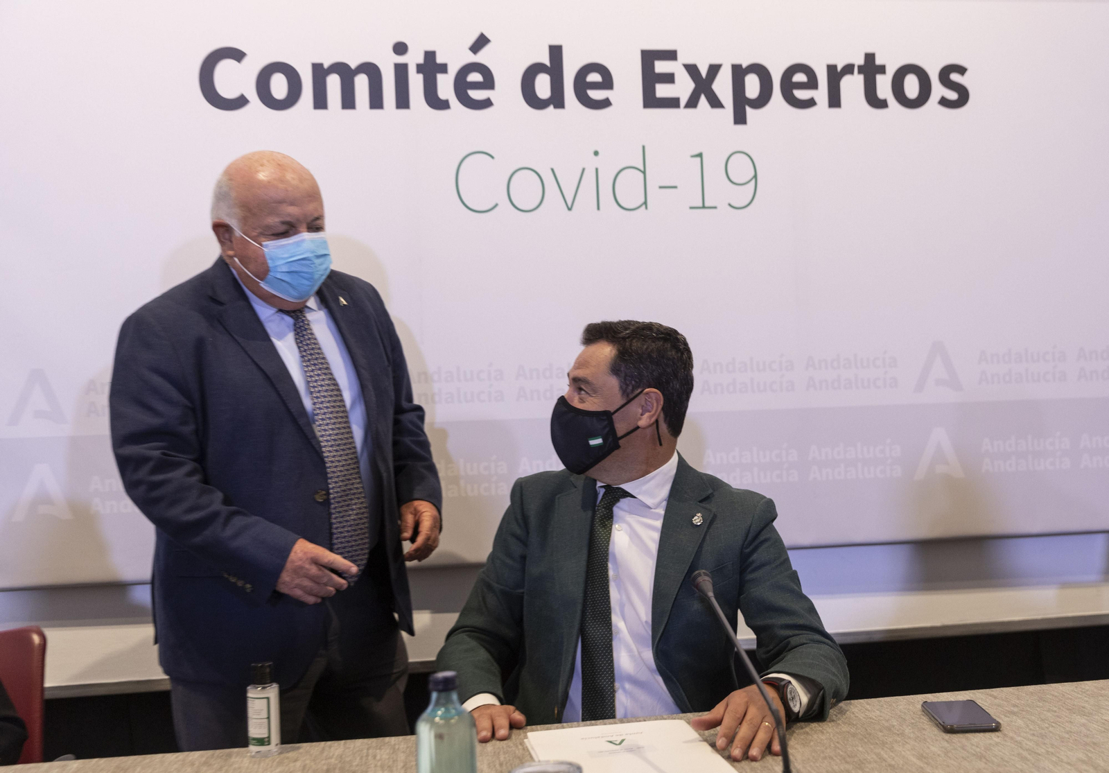 Jesús Aguirre y Juanma Moreno, durante una reunión del Comité de Expertos