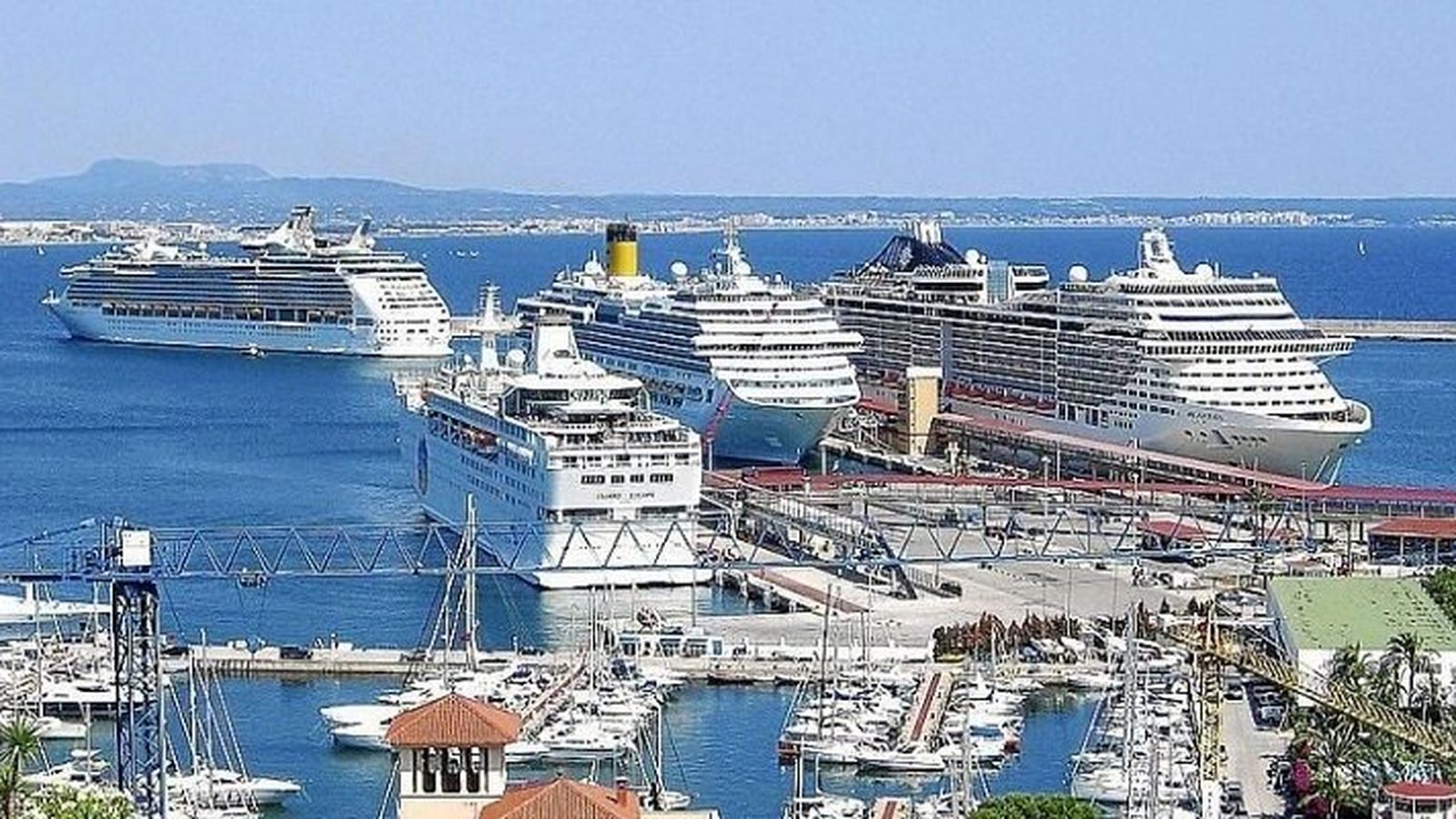Espectacular imagen del puerto de cruceros de Palma
