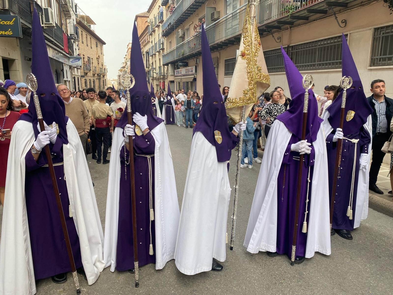 Tarde de Domingo de Ramos con cielos grises