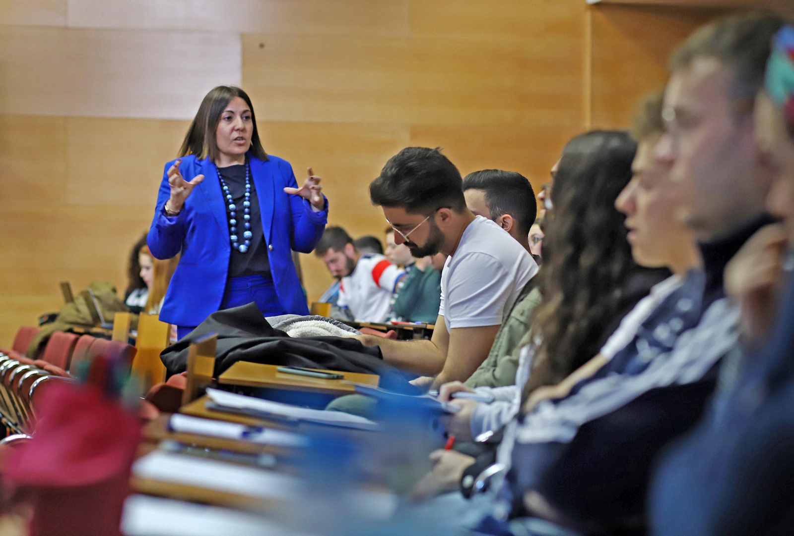 Piedad Sánchez expone sus experiencias ante los alumnos del Campus de Jerez.