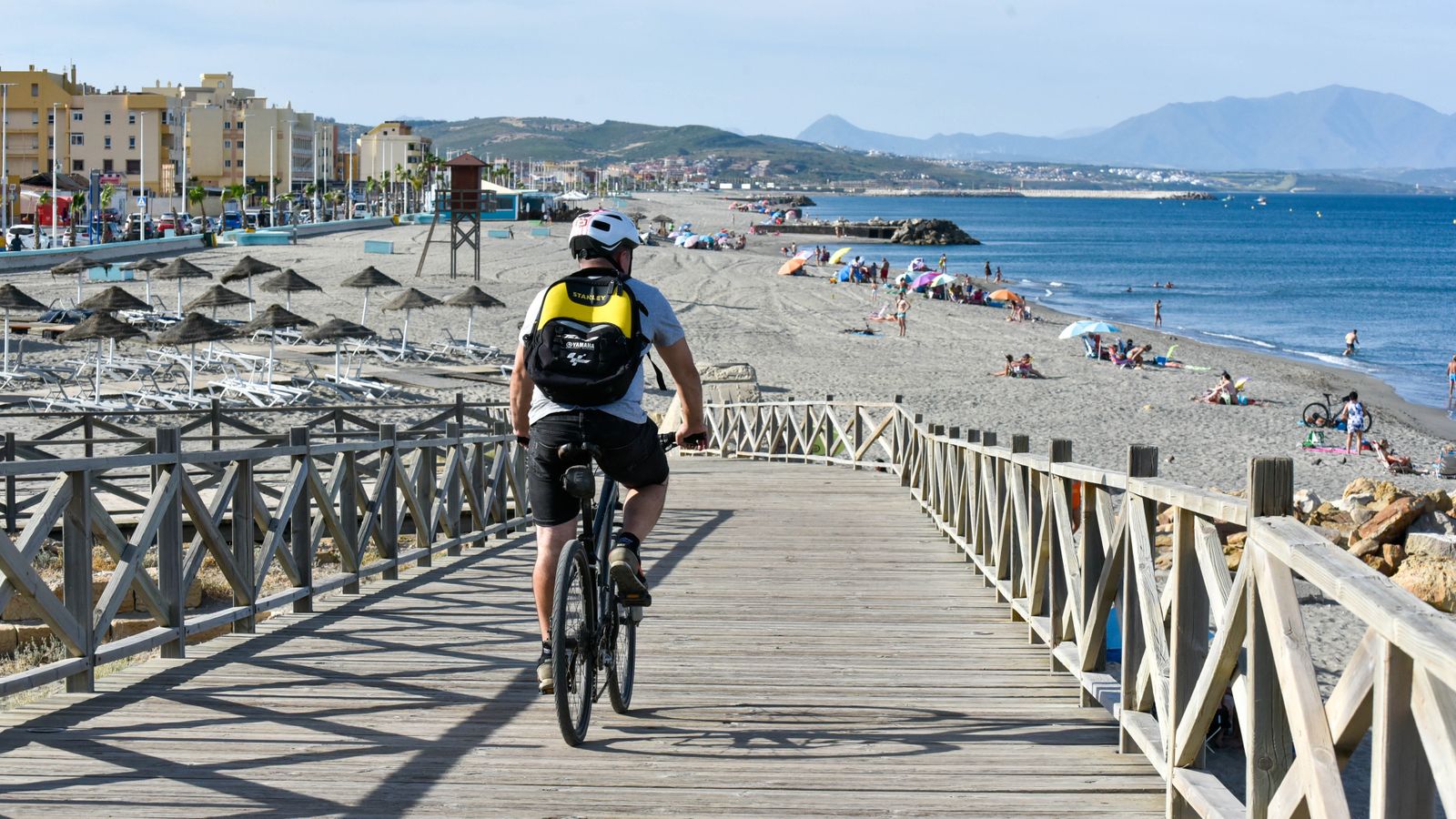 Las fotos de una tarde de sol y playa en La Línea