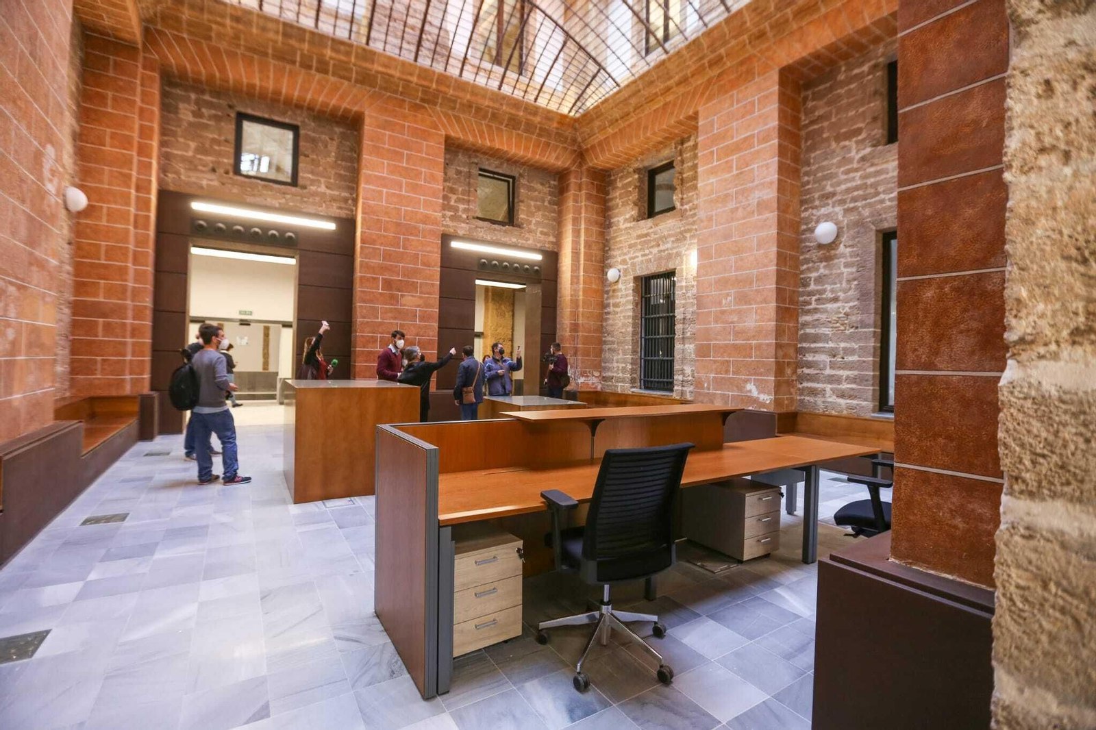 La apertura del Ayuntamiento de San Fernando ya rehabilitado, en imágenes