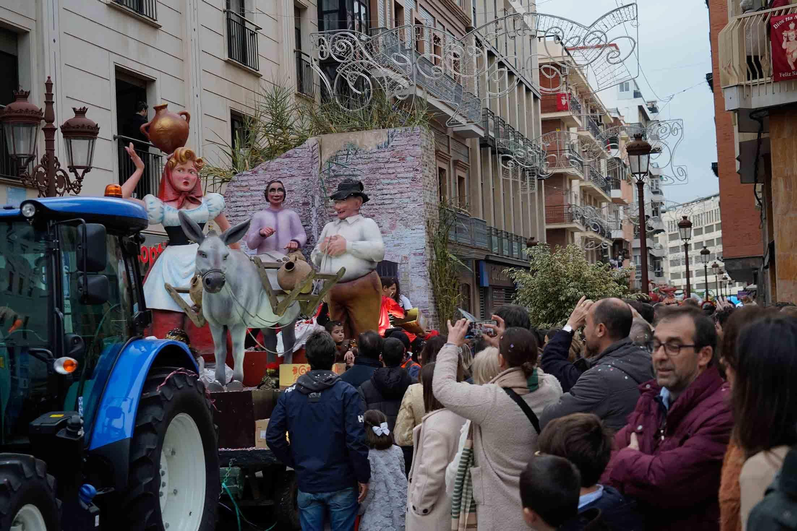 Imágenes de la Cabalgata de los Reyes Magos en Huelva
