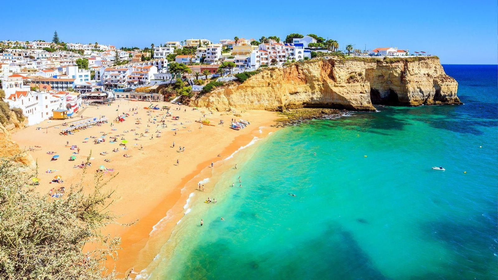 Esta playa de aguas turquesas que parece el Caribe está a un salto de Huelva