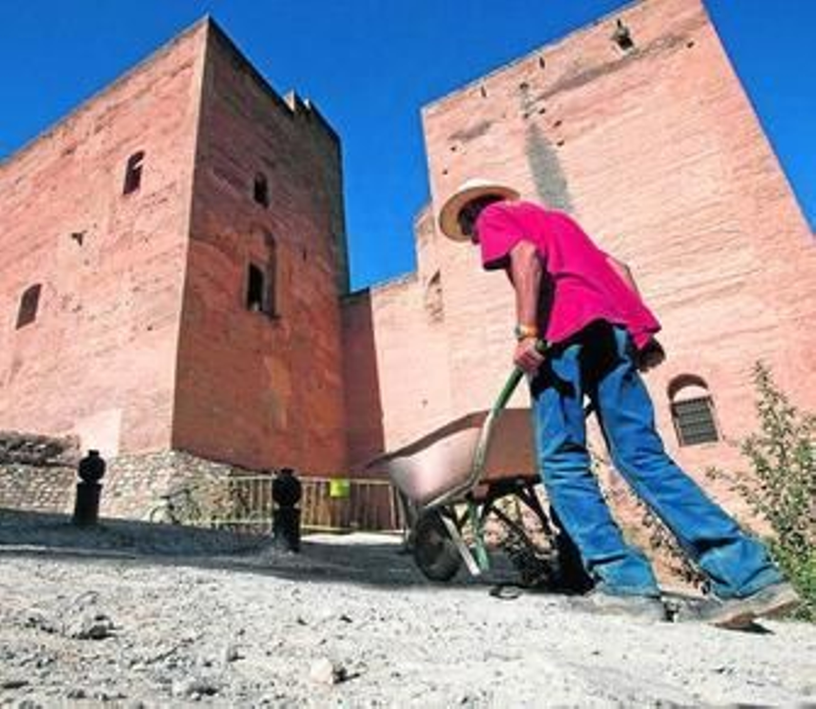 La primera fase consiste en la intervención arqueológica en la zona.