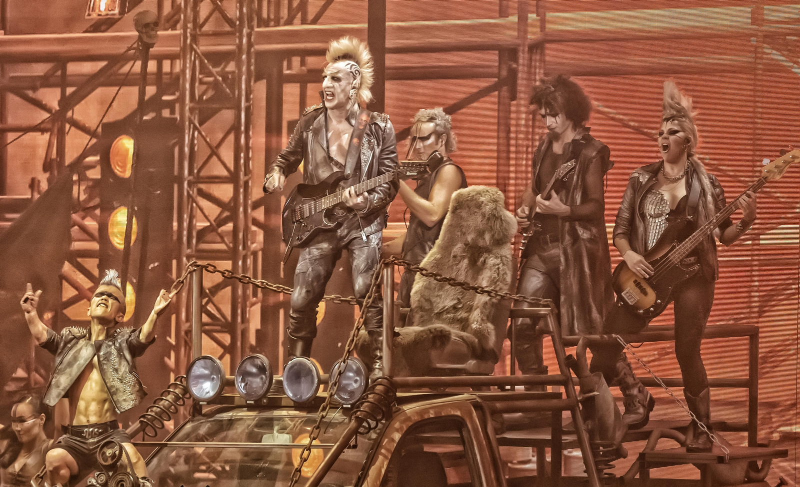 Las imágenes del espectáculo 'Apocalipsis'