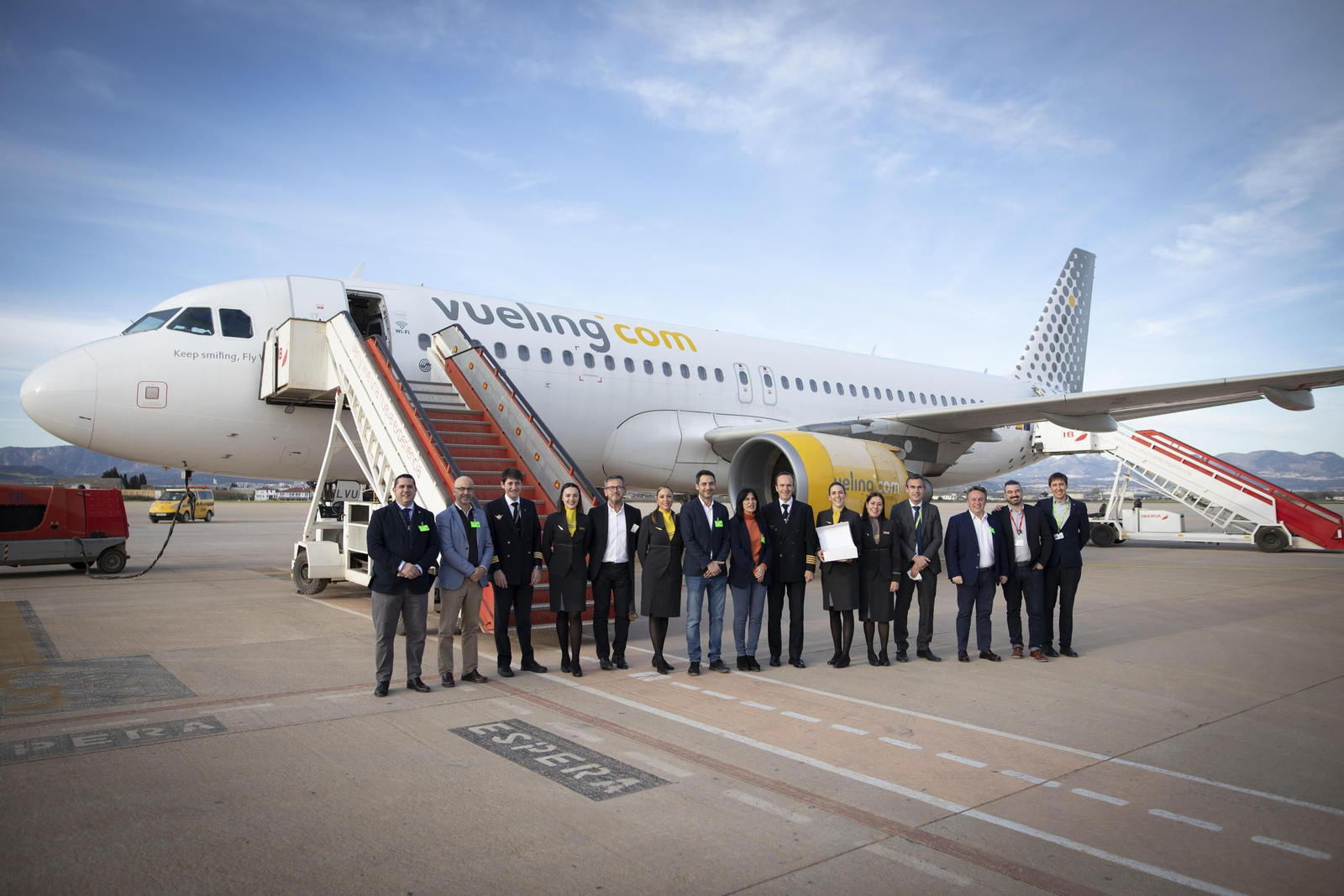 La llegada del primer vuelo de Londres a Granada, en imágenes