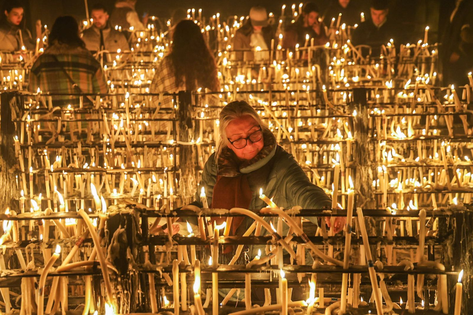 Fotografías de ambiente y del rezo del Rosario por el entorno de la Ermita de la Virgen del Rocío con motivo de la Candelaria