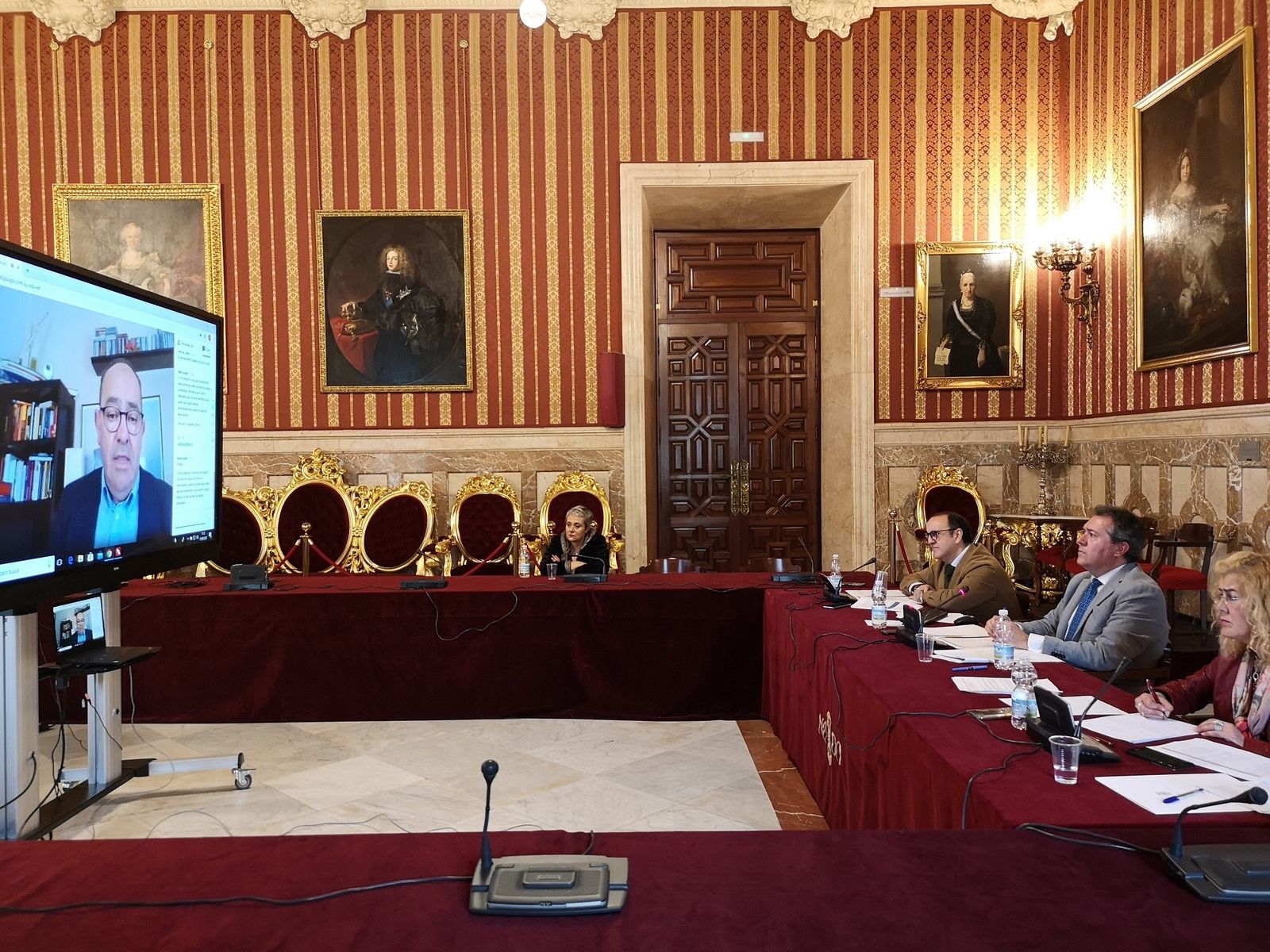 Espadas mantiene una videoconferencia con representantes de autónomos y pequeñas empresas.