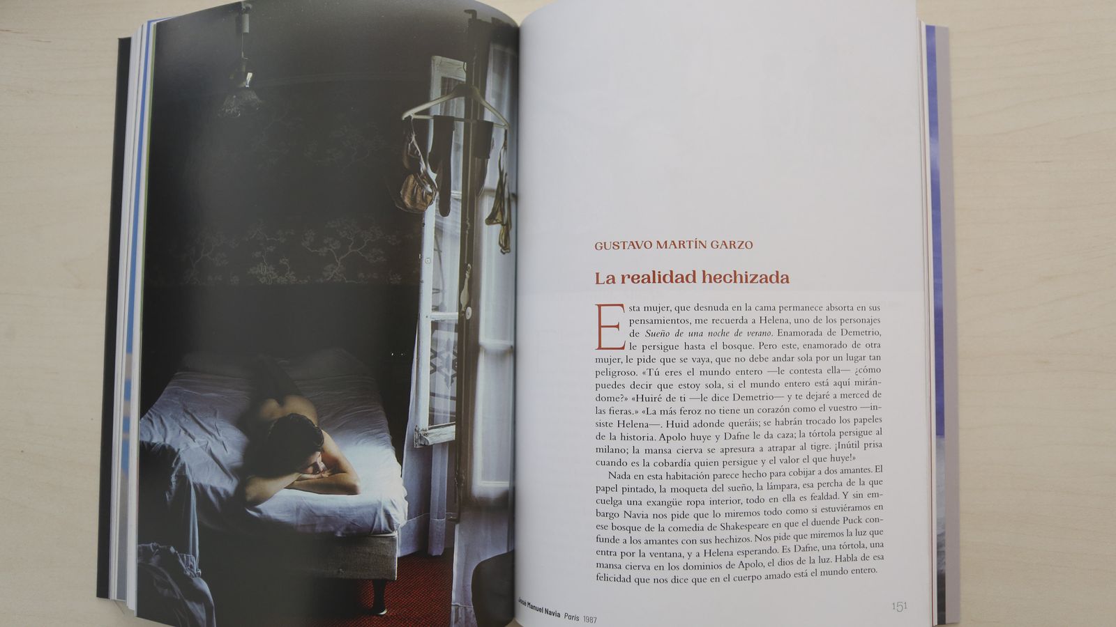 La fotografía de José Manuel Navia y el texto de Gustavo Martín Garzo.