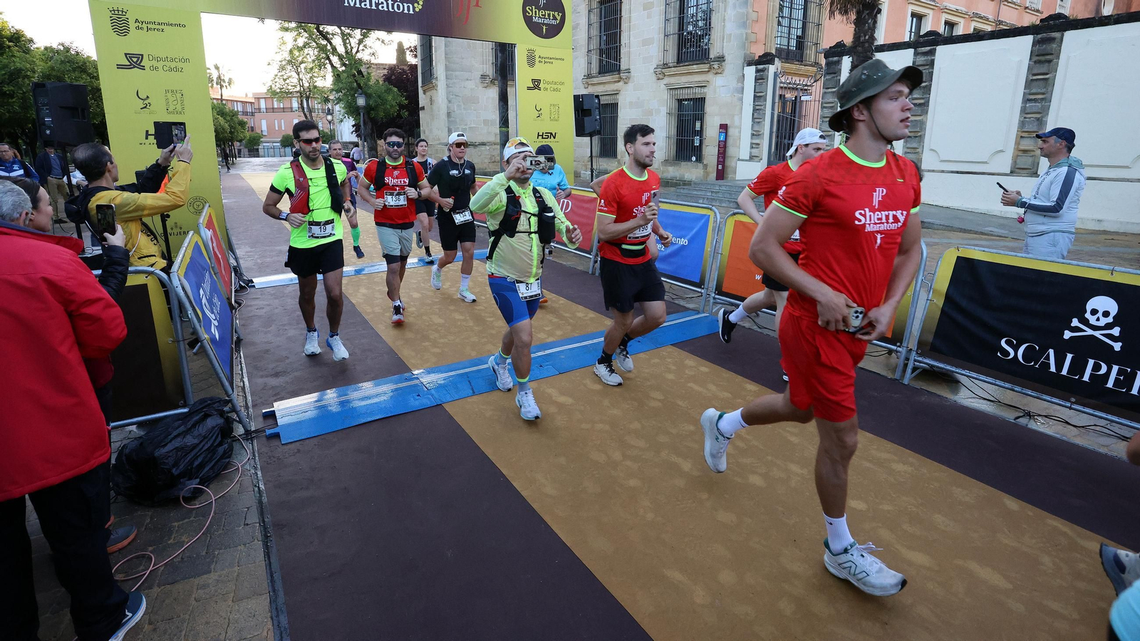 Búscate en la Sherry Maratón 2025 de Jerez (I)