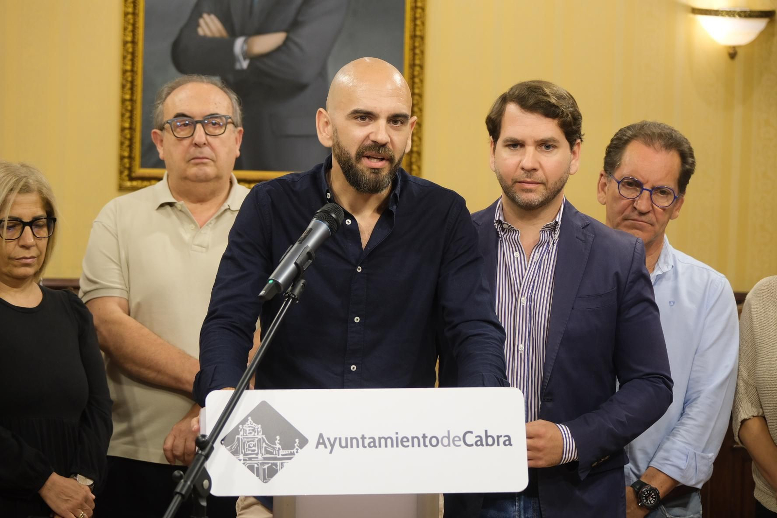 Ángel Moreno Millan anuncia su dimisión. Ángel Moreno Millan anuncia su dimisión.