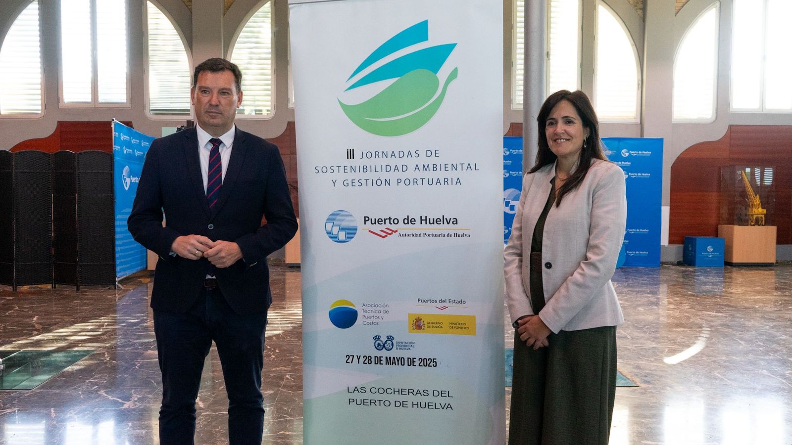 Alberto Santana y Rocío López en la presentación de las III Jornadas de Sostenibilidad Ambiental y Gestión Portuaria.