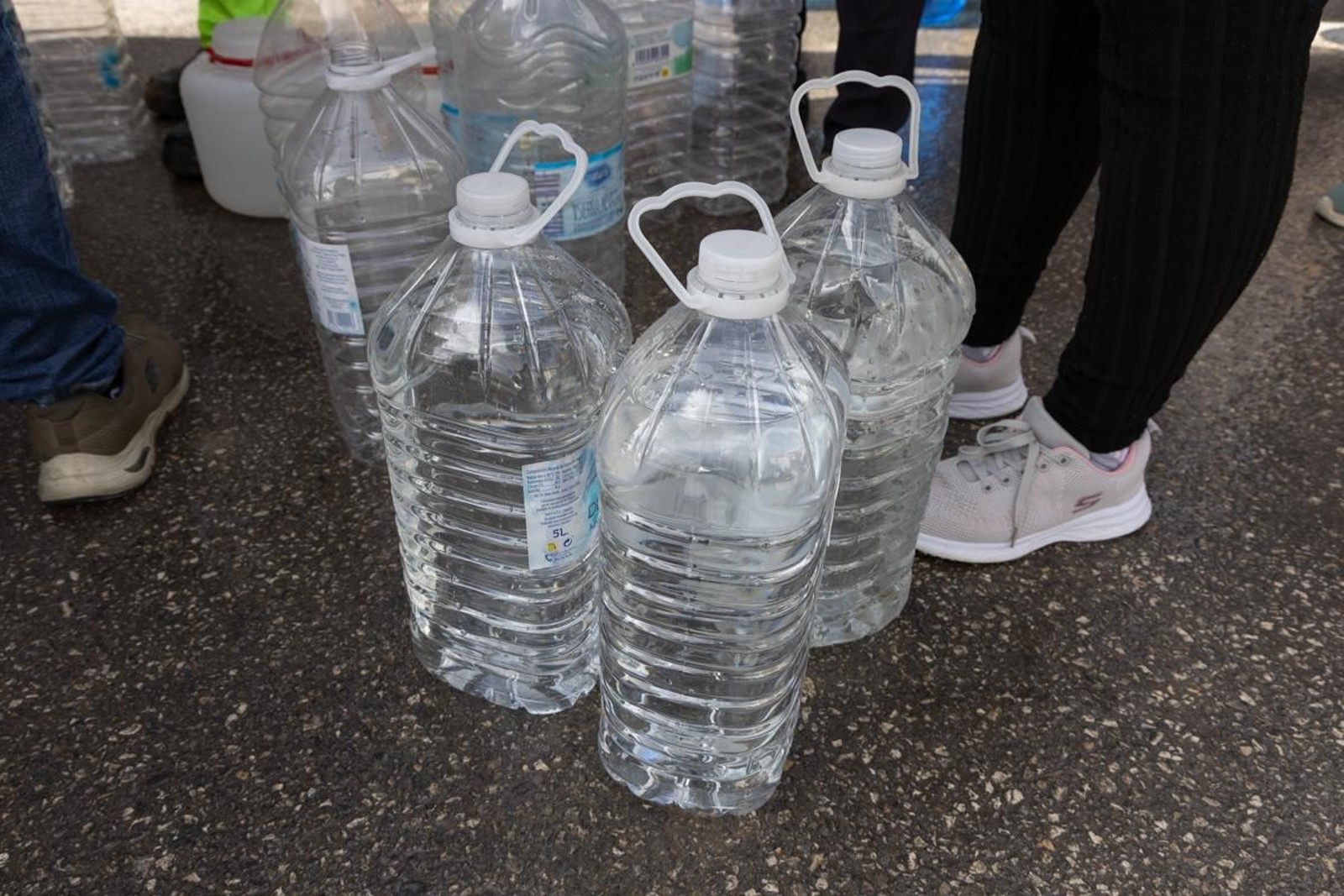 Reparten agua en Mote Lope Alvárez tras prohibir su consumo por presencia de bromato