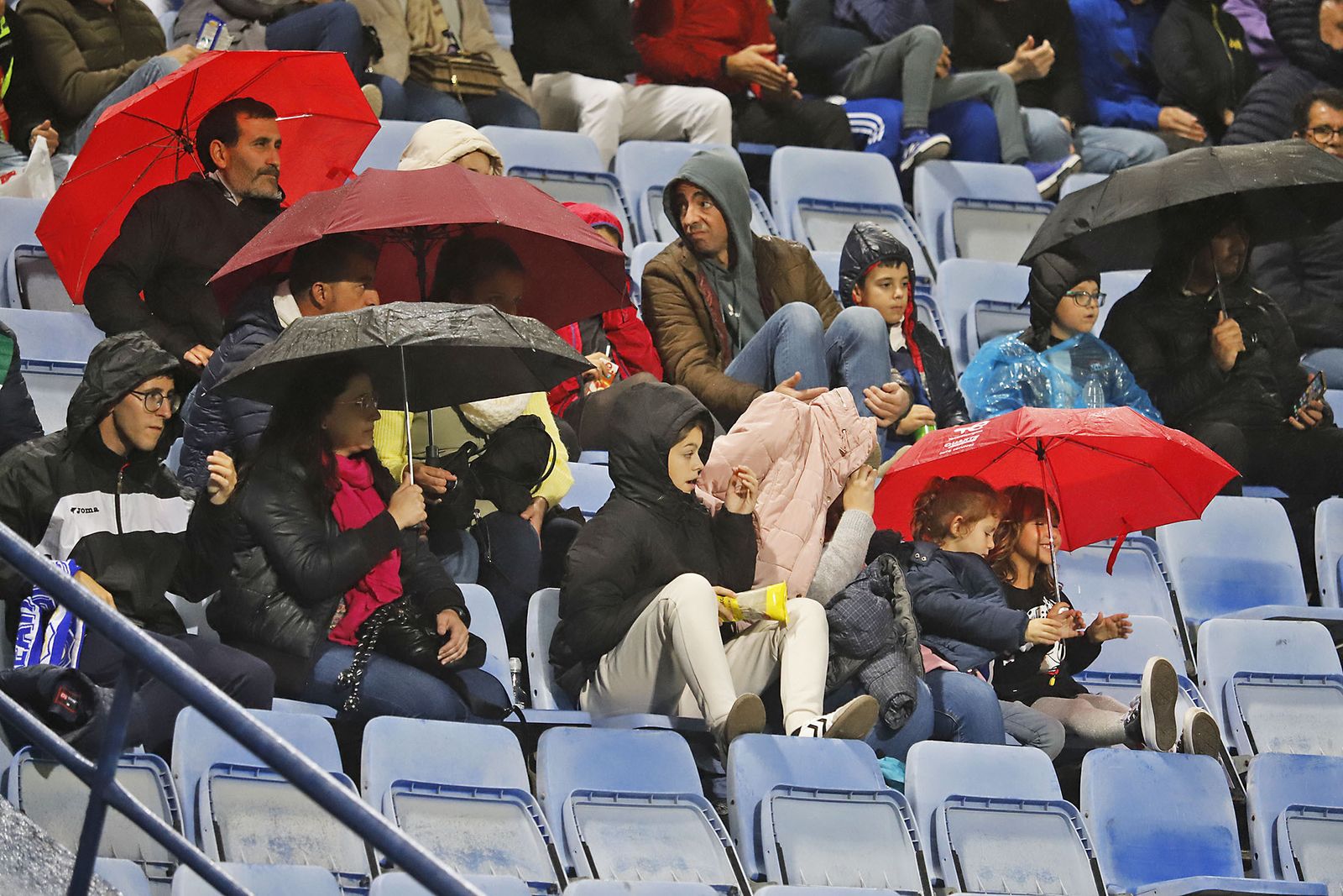 Imágenes del ambiente en el Recreativo de Huelva - San Fernando