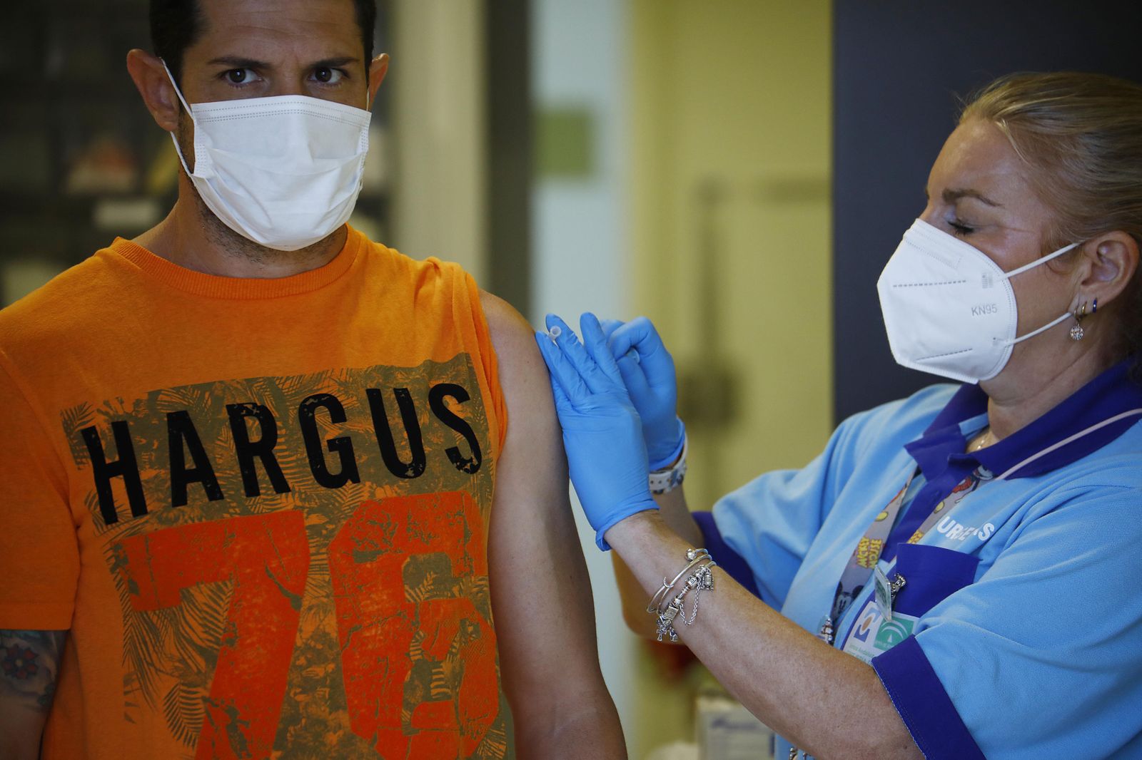 La vacunación del profesorado contra el coronavirus, en imágenes