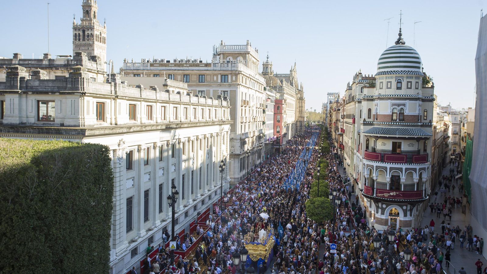 El misterio de San Esteban por la Avenida el Martes Santo.