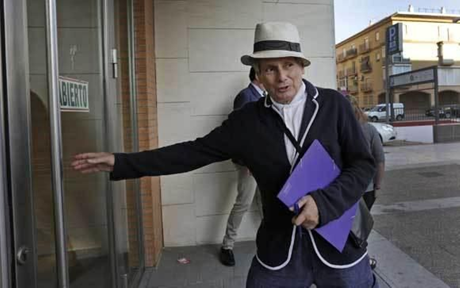 Los hijos de la 'duquesa roja' niegan que quieran "deshacer" el Archivo