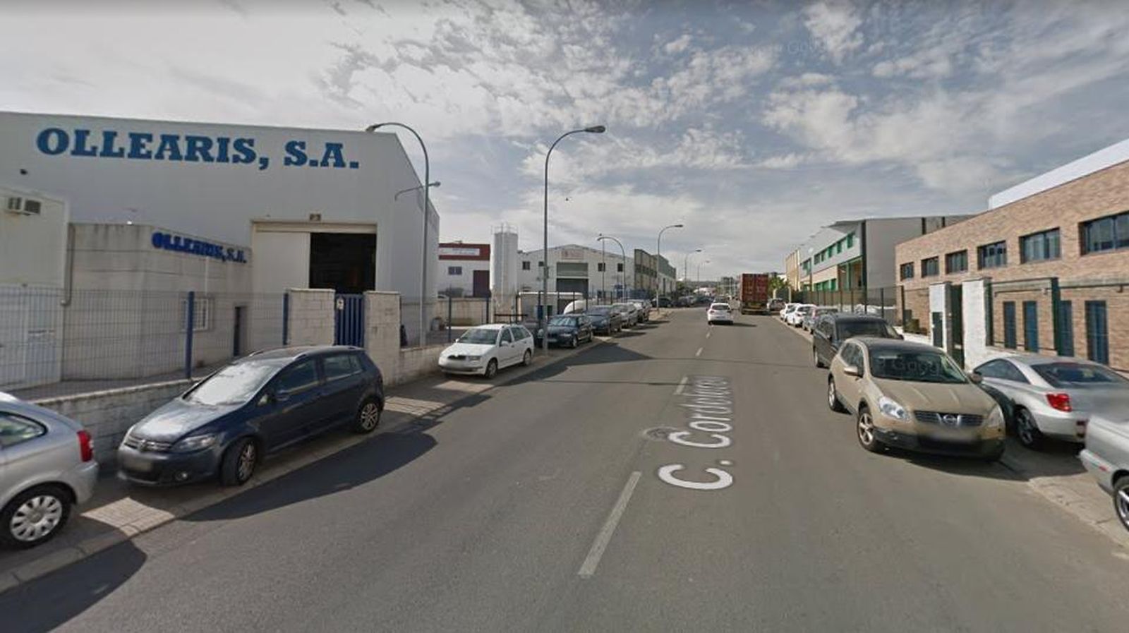 La nave donde se originó el incendio en Carmona.