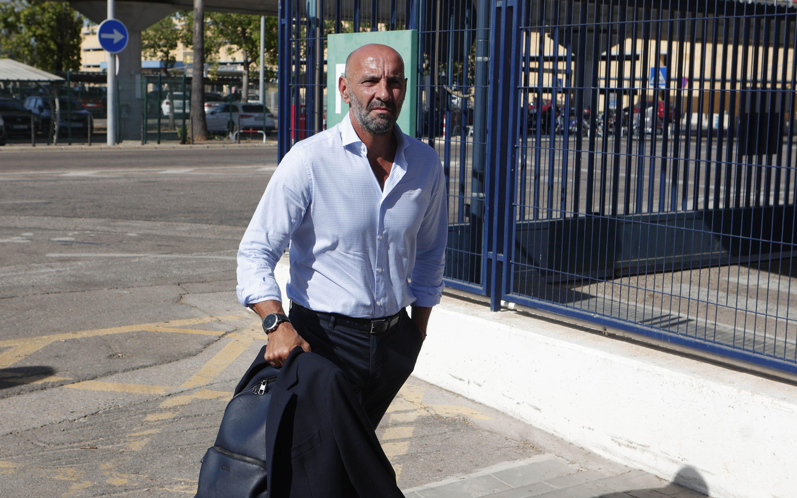Monchi, durante el viaje del Sevilla a Pamplona.