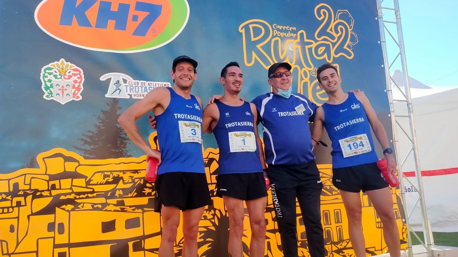 Los integrantes del podio masculino en la XXII CP Ruta de la Miel de Hornachuelos.