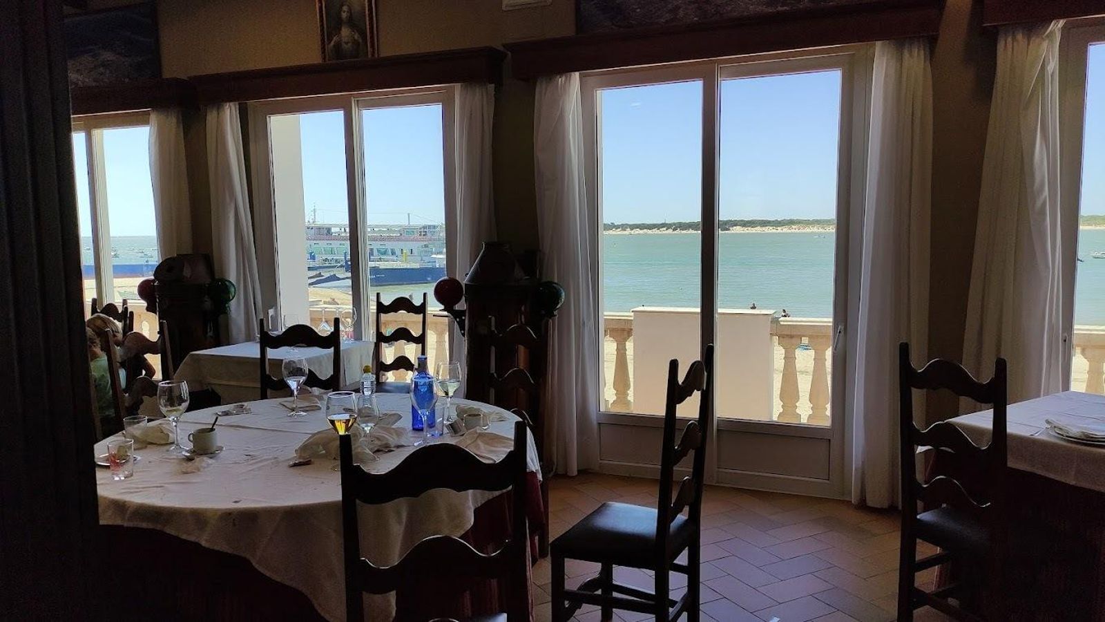 Vistas desde el interior de Casa Bigote, en Bajo de Guía, Sanlúcar. Vistas desde el interior de Casa Bigote, en Bajo de Guía, Sanlúcar.